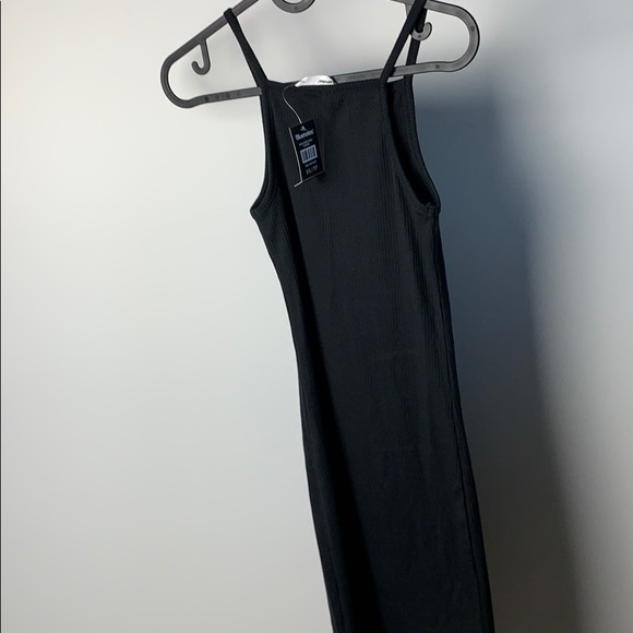 Short sleeveless black dress - Picture 3 of 9